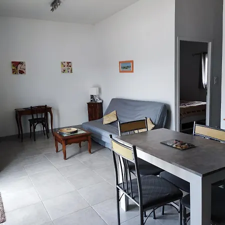 Les Garrigues Apartment *