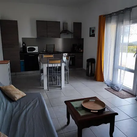 Les Garrigues Apartment Pouzilhac
